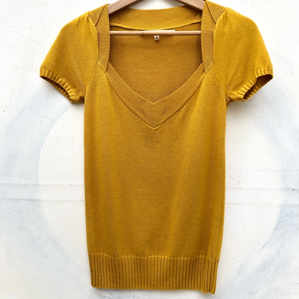 Rachel Roy Beautiful Mustard Knit Top Short Sleeve